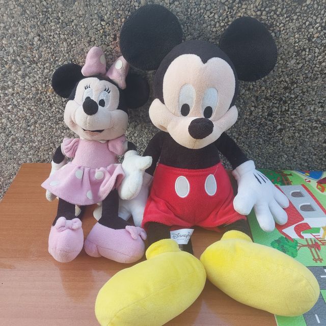 Peluches Mickey y Minnie Mouse