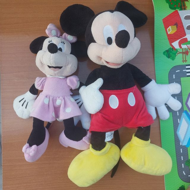 Peluches Mickey y Minnie Mouse