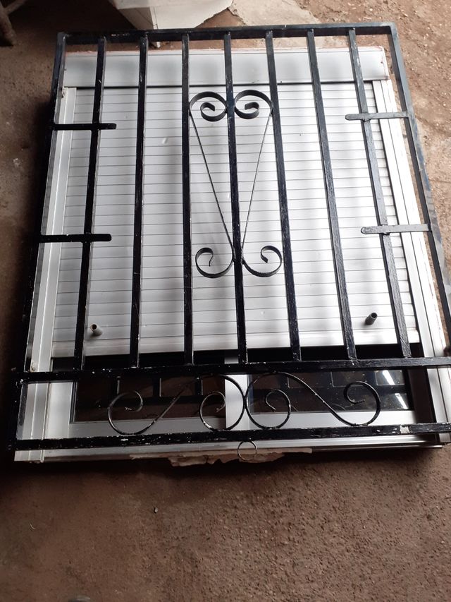 Reja y venta a con sus gristales y con todos sus 