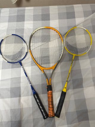 3 Raquetas: bádminton y tenis