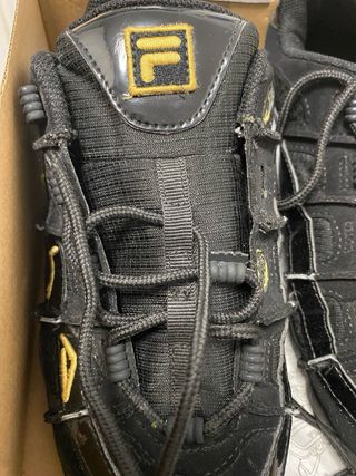 Zapatillas Fila - Negras y Doradas