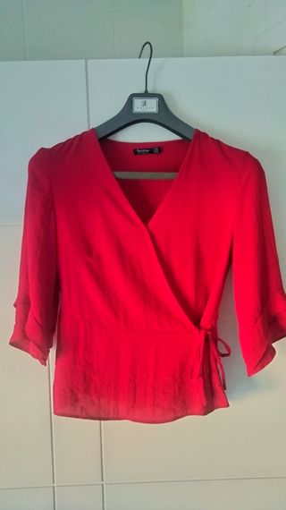 Blusa roja Bershka talla M