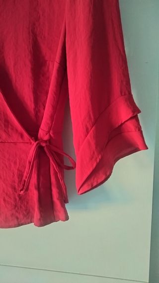 Blusa roja Bershka talla M