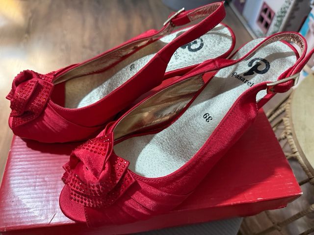 Zapatos Carela rojos -talla 38