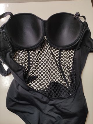 Costume intero nero a rete