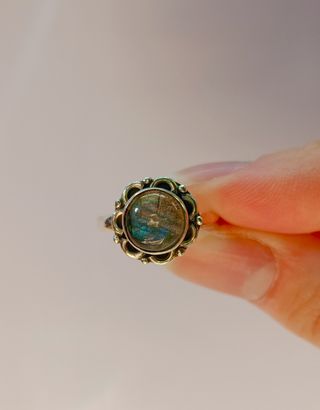Anillo de labradorita en plata de Ley