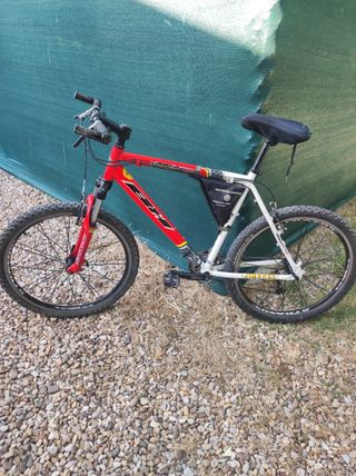 Bicicleta montaña 8v - Inox bh ruedas Michelin 26"