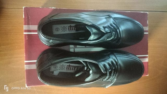 CHOLLO!nnZAPATOS HOMBRE  TALLA 42 DE 
PIEL NEGROS 