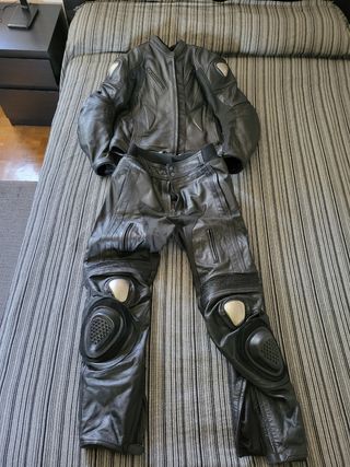 Mono cuero COMPILO 2 piezas negro