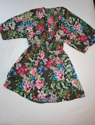 Vestido Stradivarius flores S