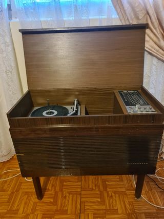 Telefunken: Radio tocadiscos marrón