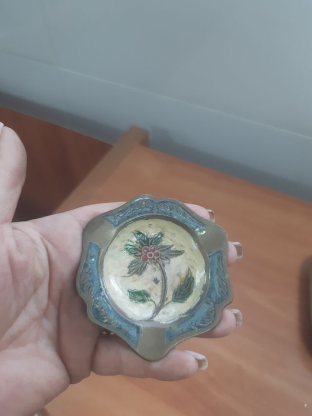 Ceniceros antiguos de bronce y latón