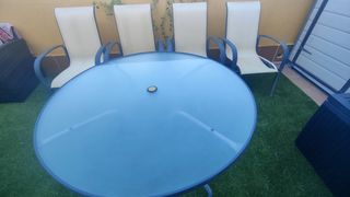 Mesa y 4 sillas jardín - metal y cristal