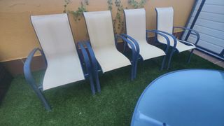 Mesa y 4 sillas jardín - metal y cristal