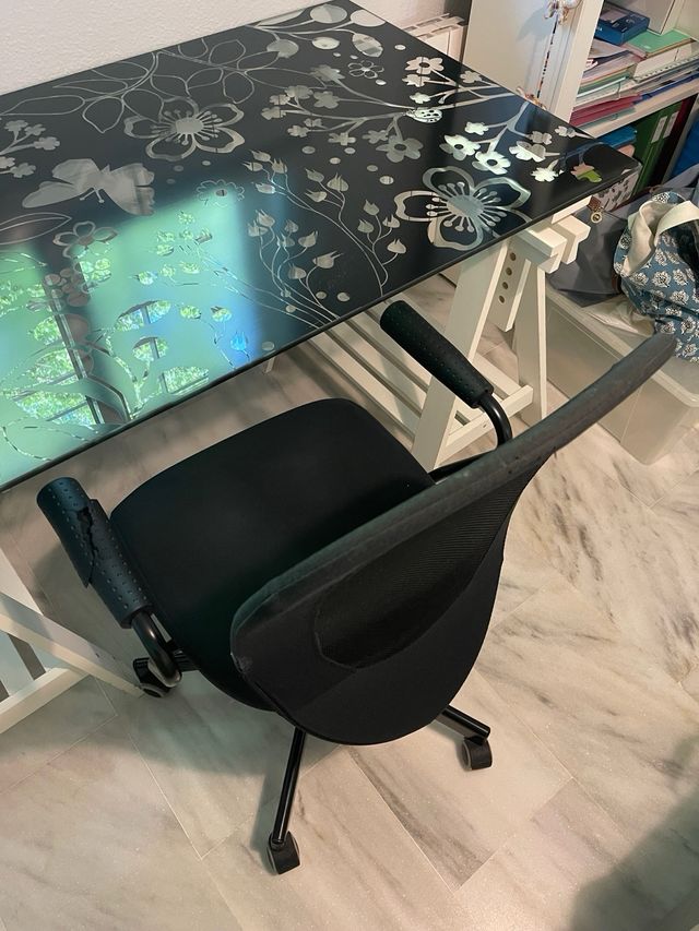 MESA Y SILLA ESCRITORIO