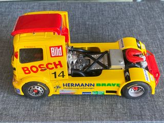 Camión Mercedes Benz Atego FLY no Scalextric