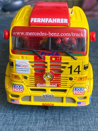 Camión Mercedes Benz Atego FLY no Scalextric