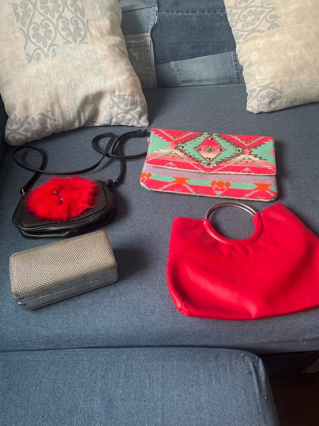 4 bolsos: rojo, negro, étnico
