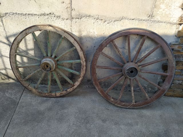 Ruedas de carro de bueyes/vacas antiguo