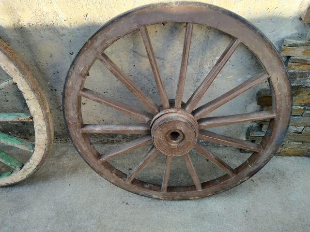 Ruedas de carro de bueyes/vacas antiguo