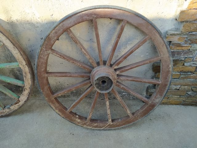 Ruedas de carro de bueyes/vacas antiguo