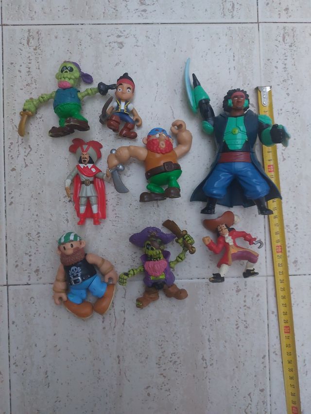 8 Figuras Piratas - Juguetes
