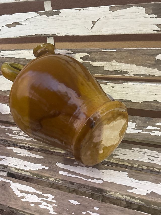 Botijo antiguo de barro