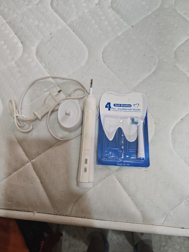 Cepillo Braun Oral-B eléctrico blanco