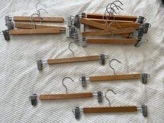 5 perchas de madera con pinzas Ikea Bumerang