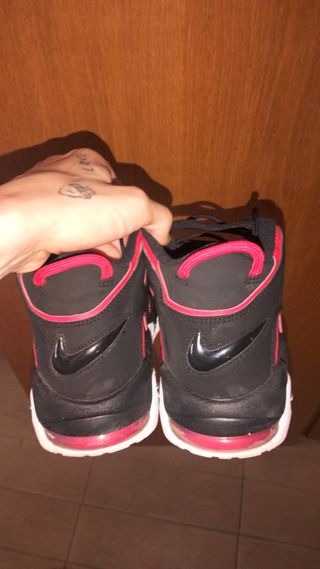 Nike Air More Uptempo '96 - Negras/Rojas
