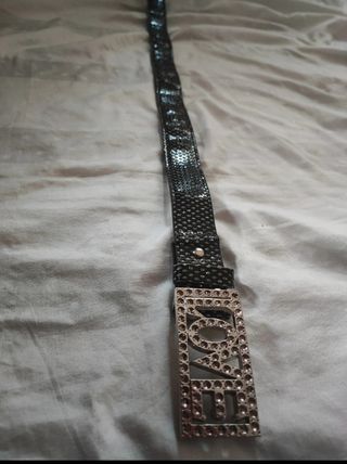 Cinturón negro con hebilla LOVE