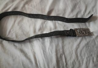 Cinturón negro con hebilla LOVE