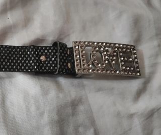 Cinturón negro con hebilla LOVE