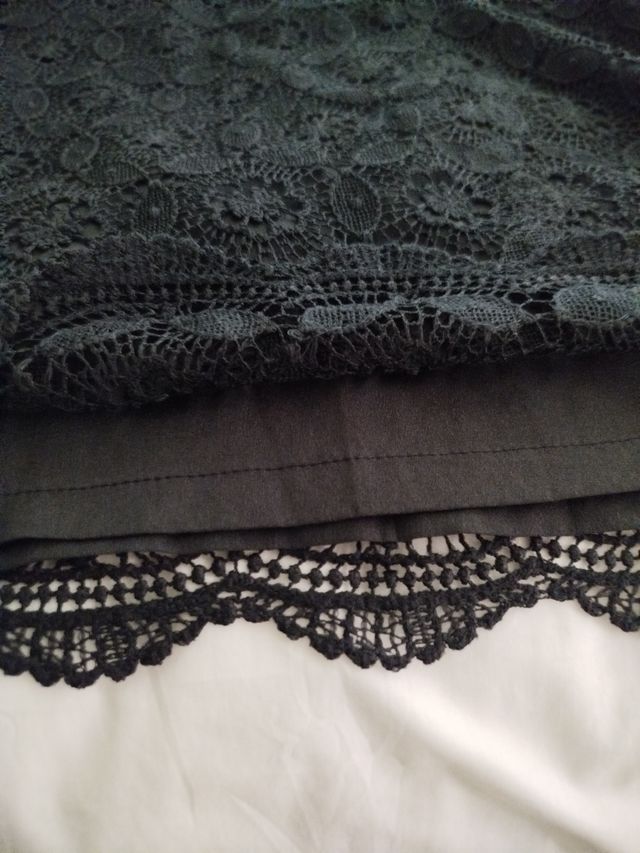 Falda negra encaje