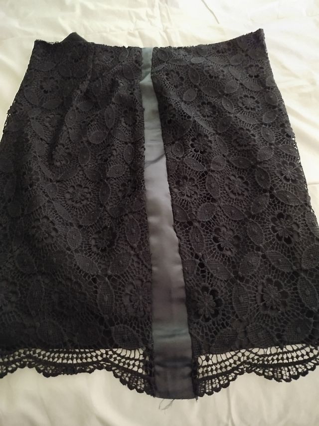 Falda negra encaje