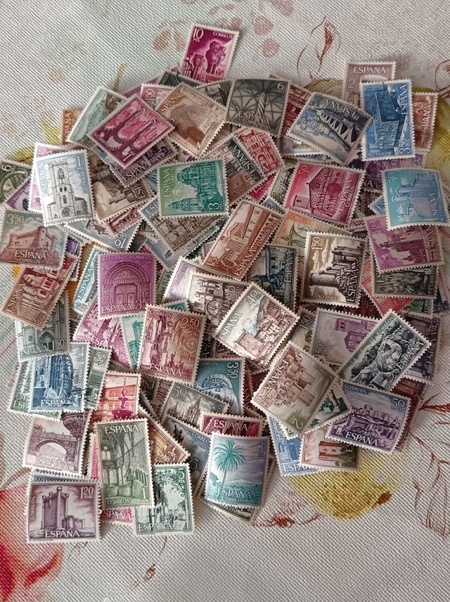 Sellos España: Monumentos (220). La mayoría sin us