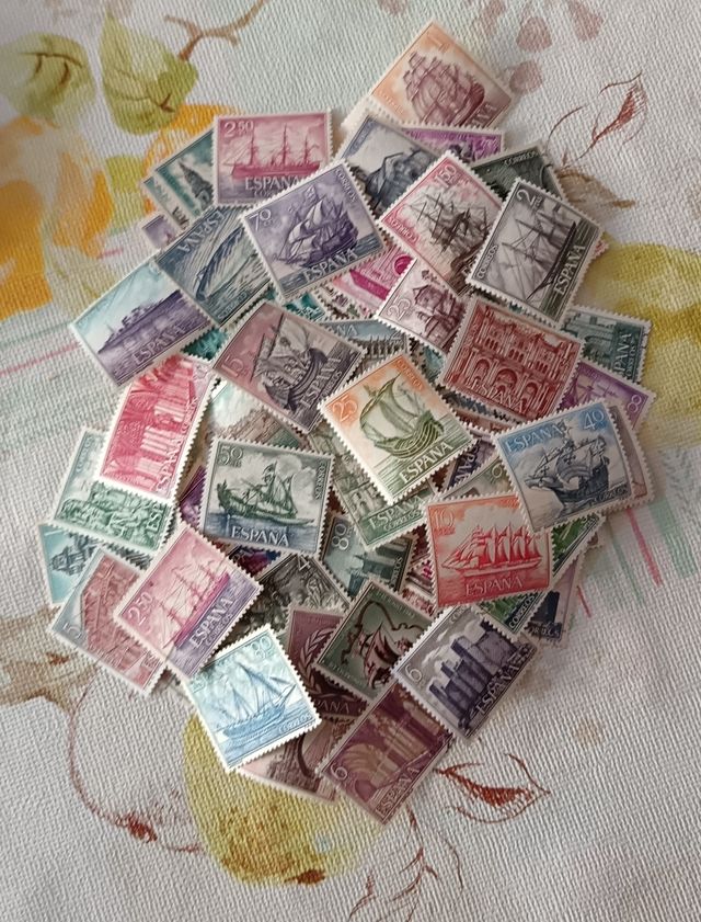 Sellos España: Monumentos (220). La mayoría sin us