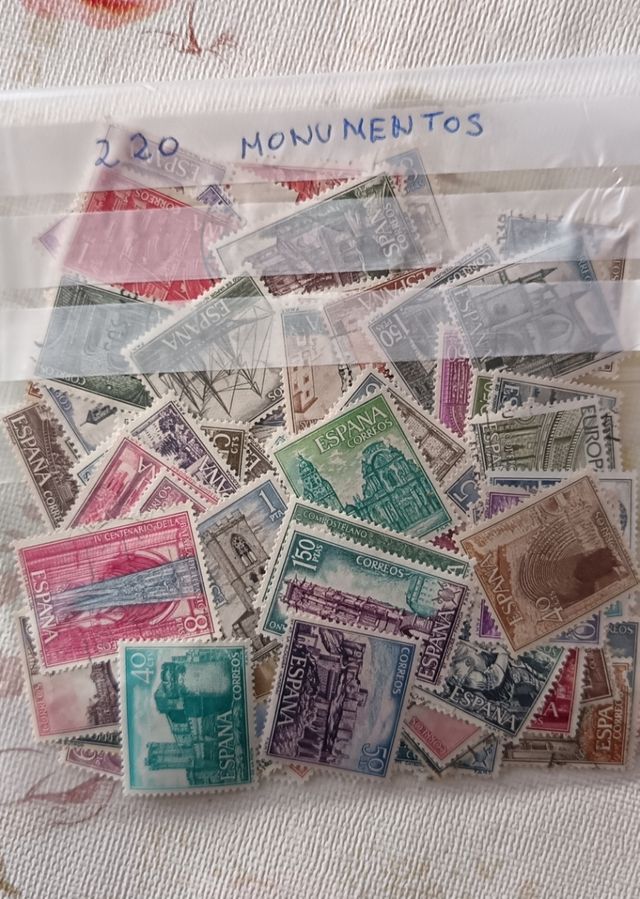 Sellos España: Monumentos (220). La mayoría sin us