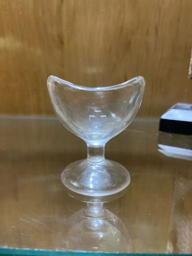 Copita antigua de cristal