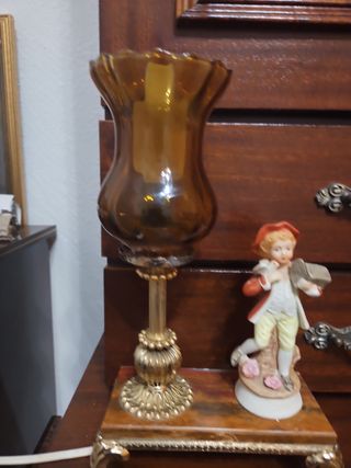 Lampara de mesa con figura