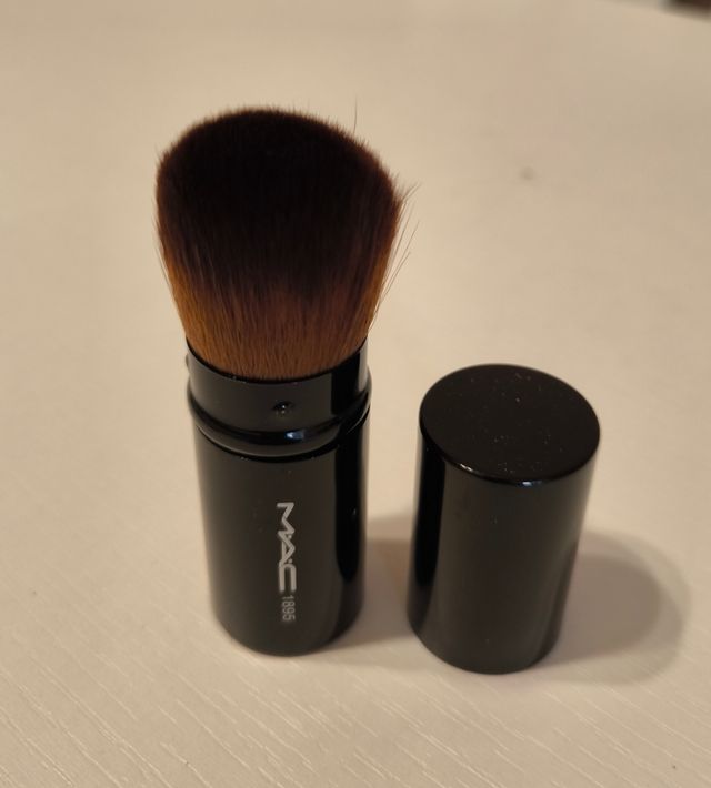 Pennello cipria e fondotinta Mac retrattile