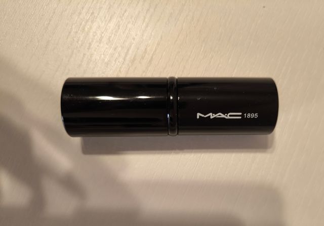 Pennello cipria e fondotinta Mac retrattile