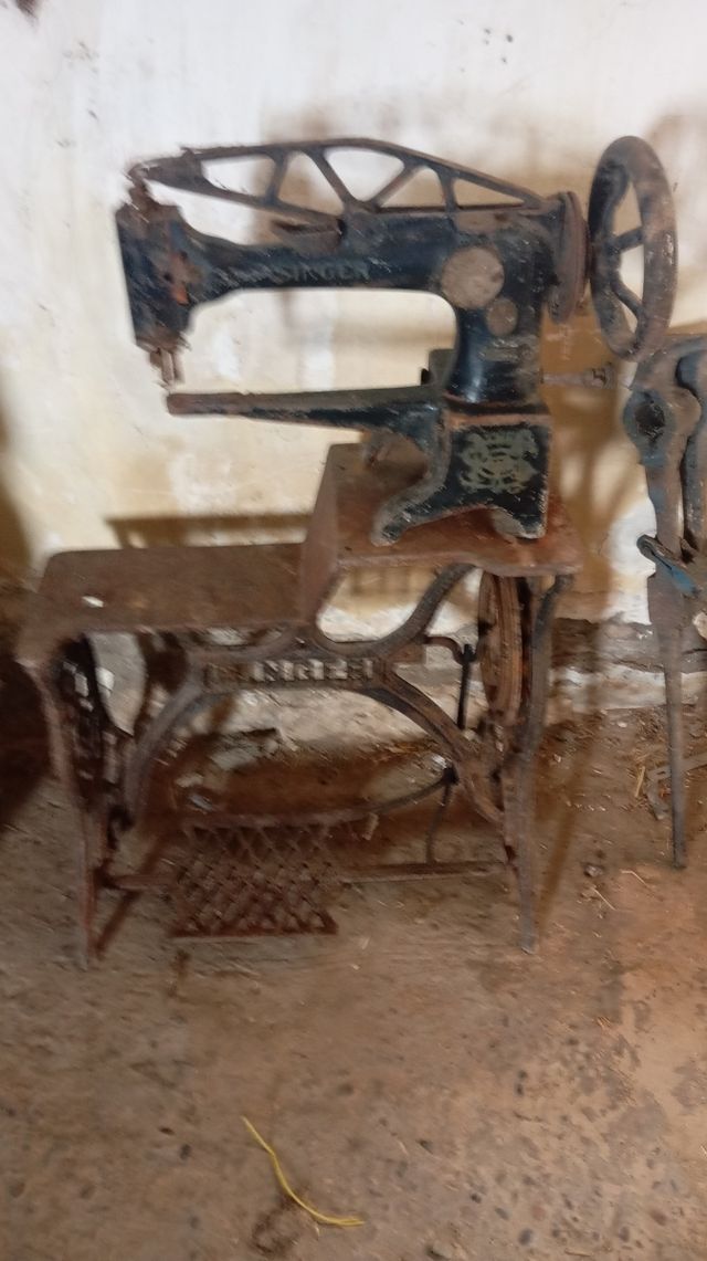 Antiguedades: Relojes y objetos de metal