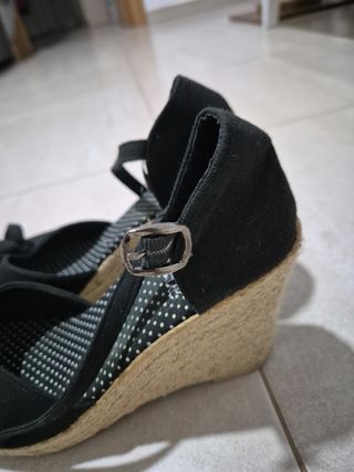 Sandalias cuña negras