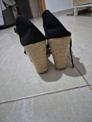 Sandalias cuña negras