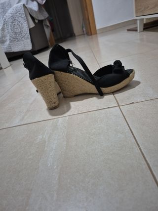 Sandalias cuña negras
