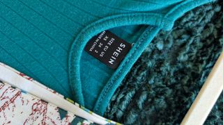 Macacão curto - top teal + shorts florais