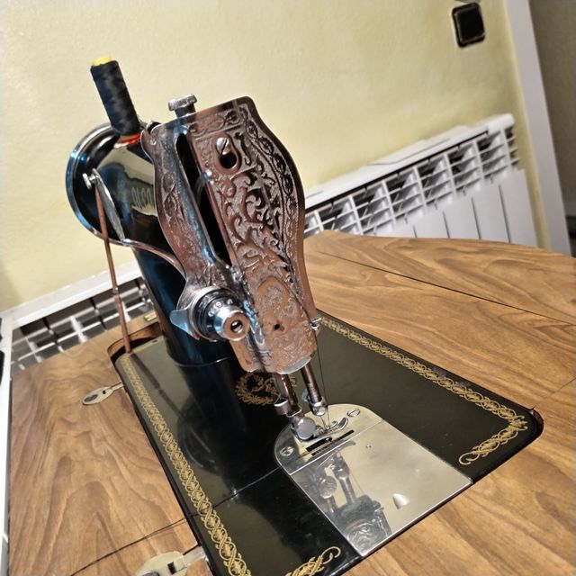 Máquina de coser Alfa Antigua