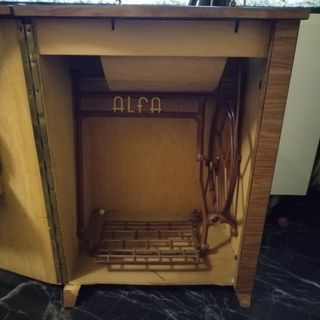 Máquina de coser Alfa Antigua