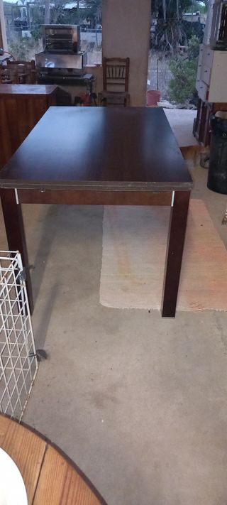 Mesa extensible marrón